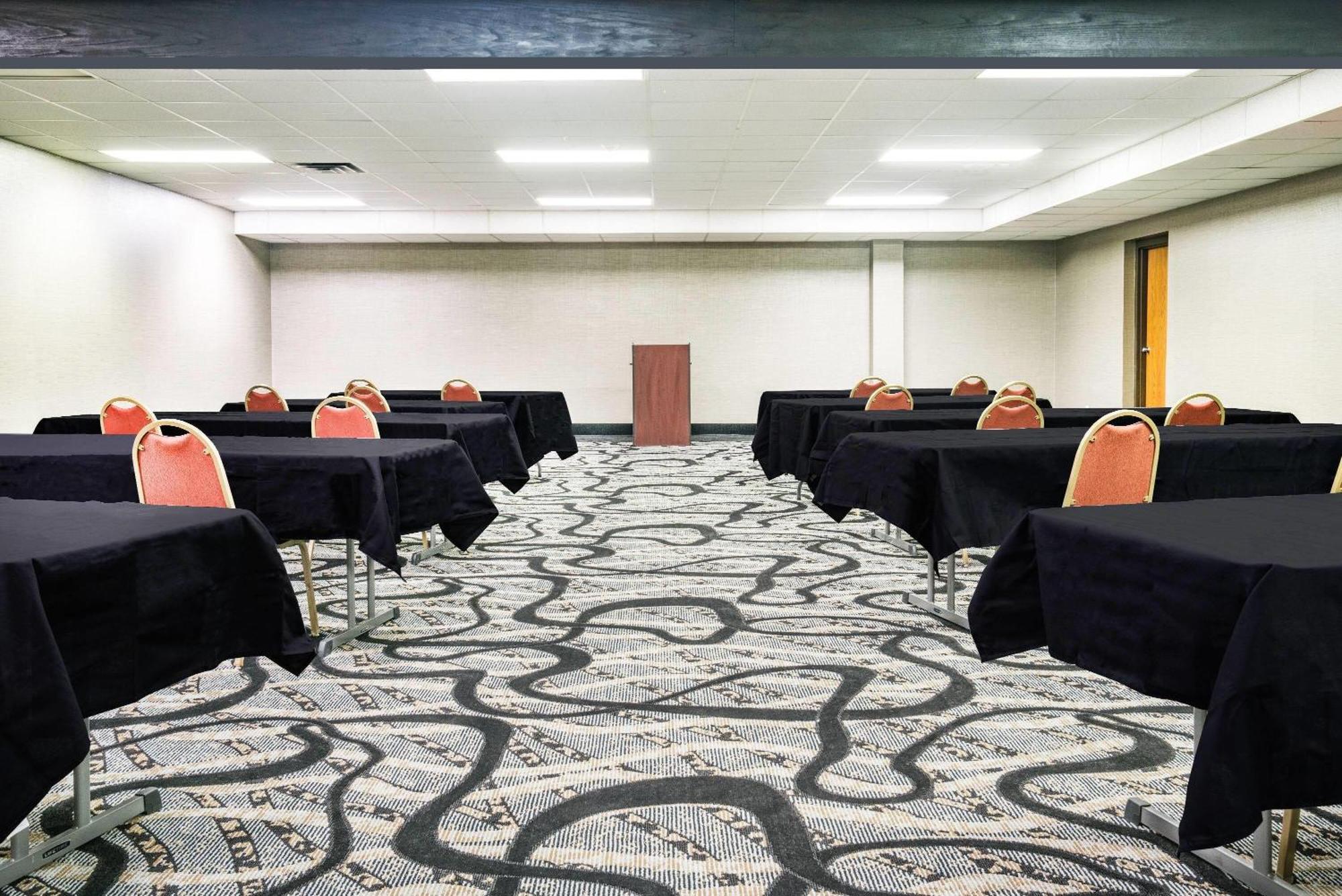 Days Inn & Suites By Wyndham Wausau Exteriér fotografie