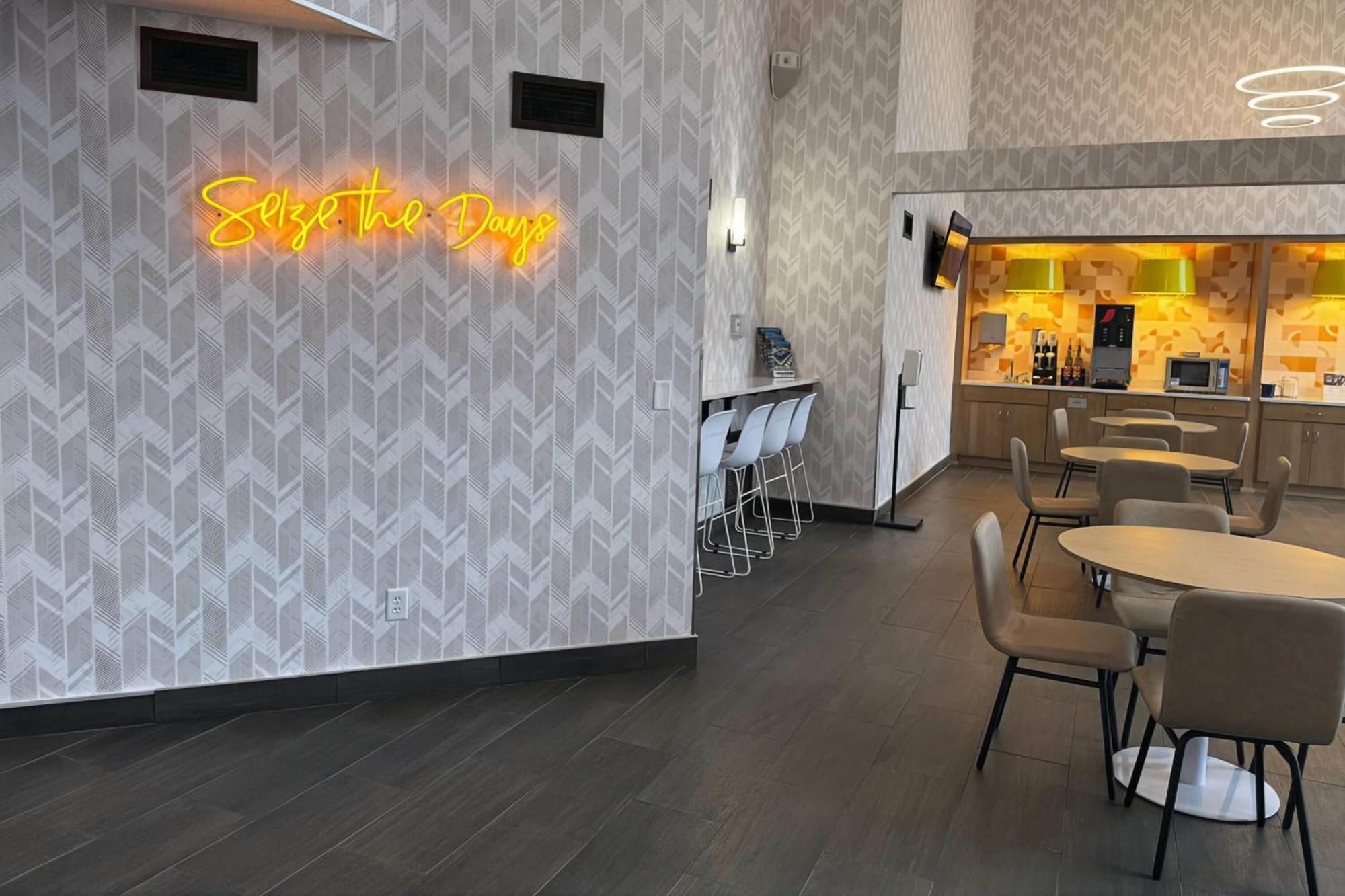 Days Inn & Suites By Wyndham Wausau Exteriér fotografie